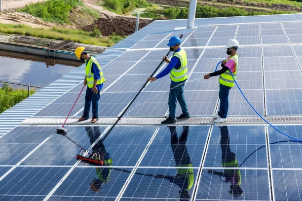 Con qué frecuencia debo limpiar mis placas solares