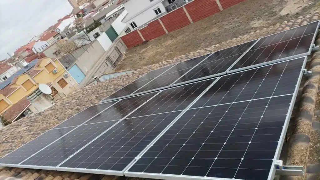 ¿Si pongo placas solares tengo que pagar luz? Todo lo que debes saber 2 Por qué se paga luz de noche si tengo placas solares