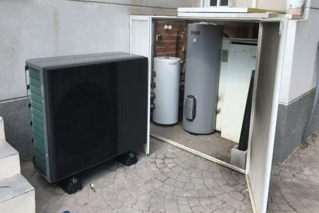 Cuánto cuesta instalar aerotermia en una casa: precios y factores a considerar 2 Factores-que-influyen-en-el-coste-de-instalacion-de-aerotermia