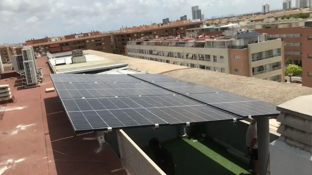 ¿Se pueden poner placas solares en un piso? Guía completa 5 Proceso para instalar placas solares en un piso