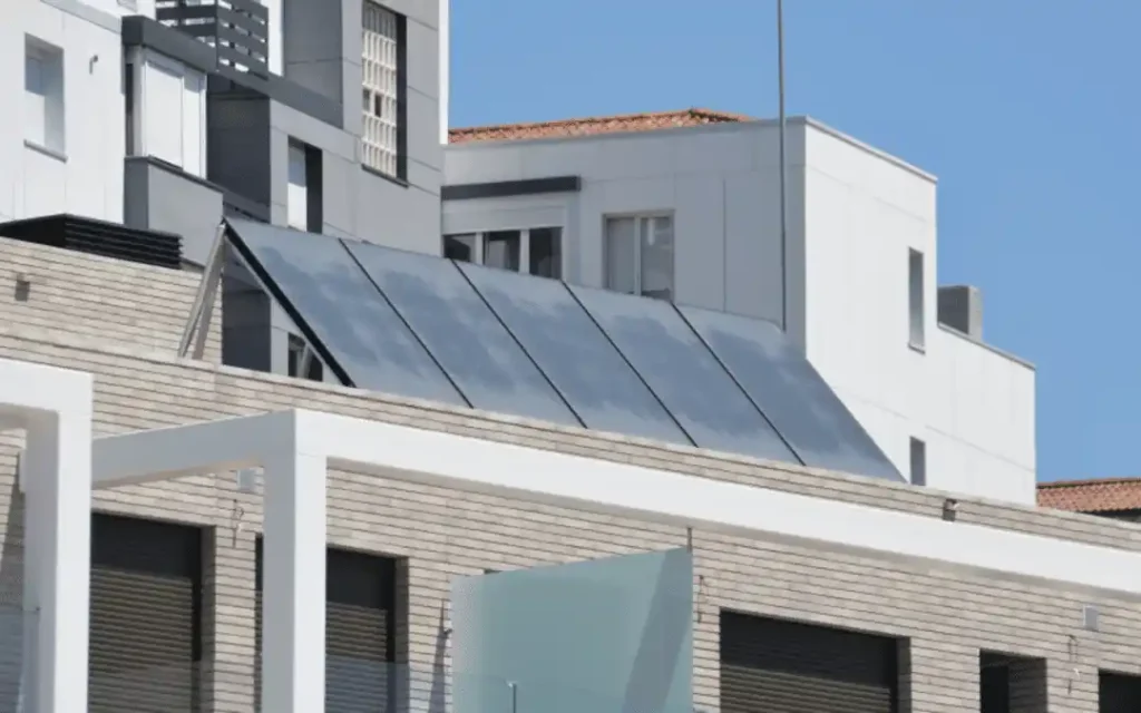 ¿Se pueden poner placas solares en un piso? Guía completa 4 Ventajas de instalar placas solares en un piso
