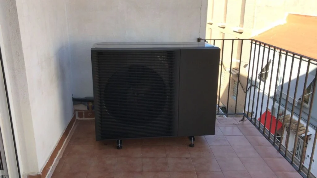 A qué temperatura funciona la aerotermia