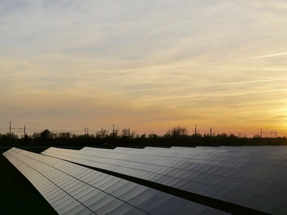 Mejores paneles solares para días nublados: eficiencia y rendimiento 3 Marcas destacadas de paneles solares para días nublados