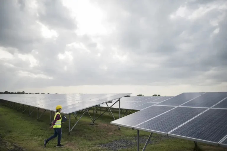Mejores paneles solares para días nublados